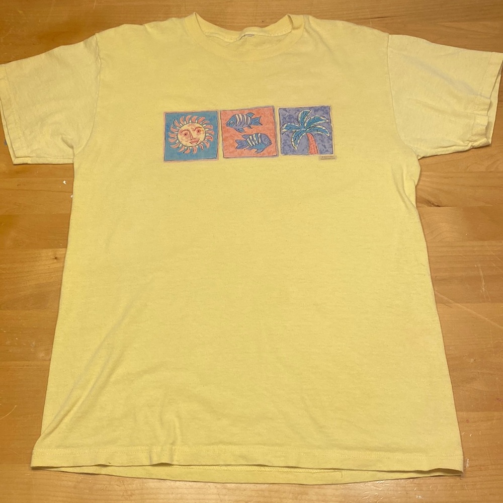 Yellow vintage short sleeve tee shirt. Size large.
